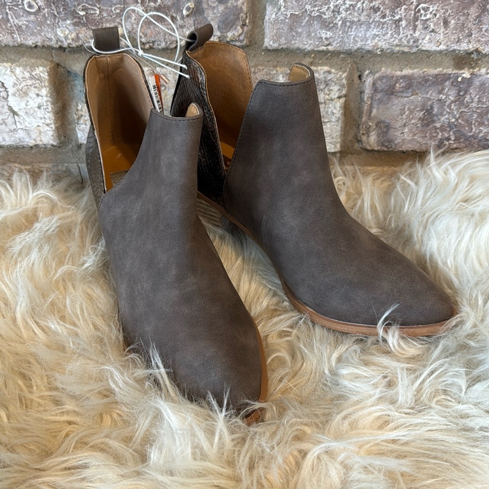 Dolce Vita Sonnie Ankle Booties with Snake Skin Accent Size 7.5 NWT
